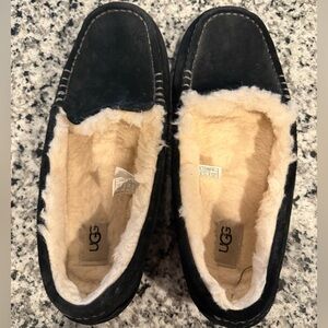 UGG women’s Ansley Sheepskin Suede Slipper